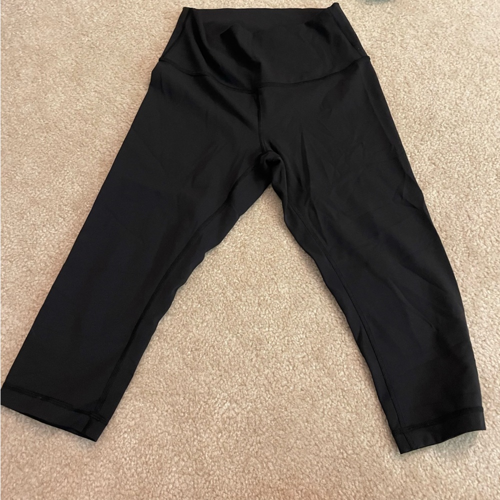 Lululemon - Size 6 Black Align Crop Legging